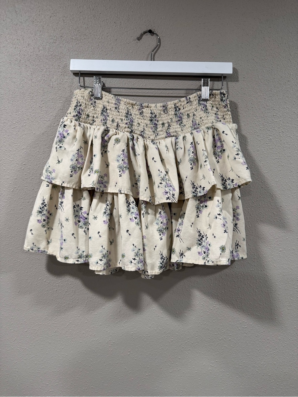 🔥5/$30 Aerie Cream Mini Skirt with Lavender Floral Print - Picture 3 of 5